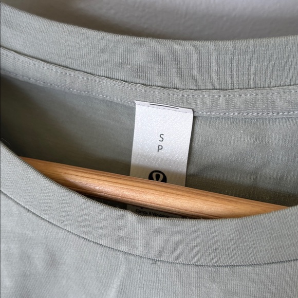 Lululemon Twist Front Oversized T-Shirt | Women’s Size Small | NWT - Picture 5 of 8